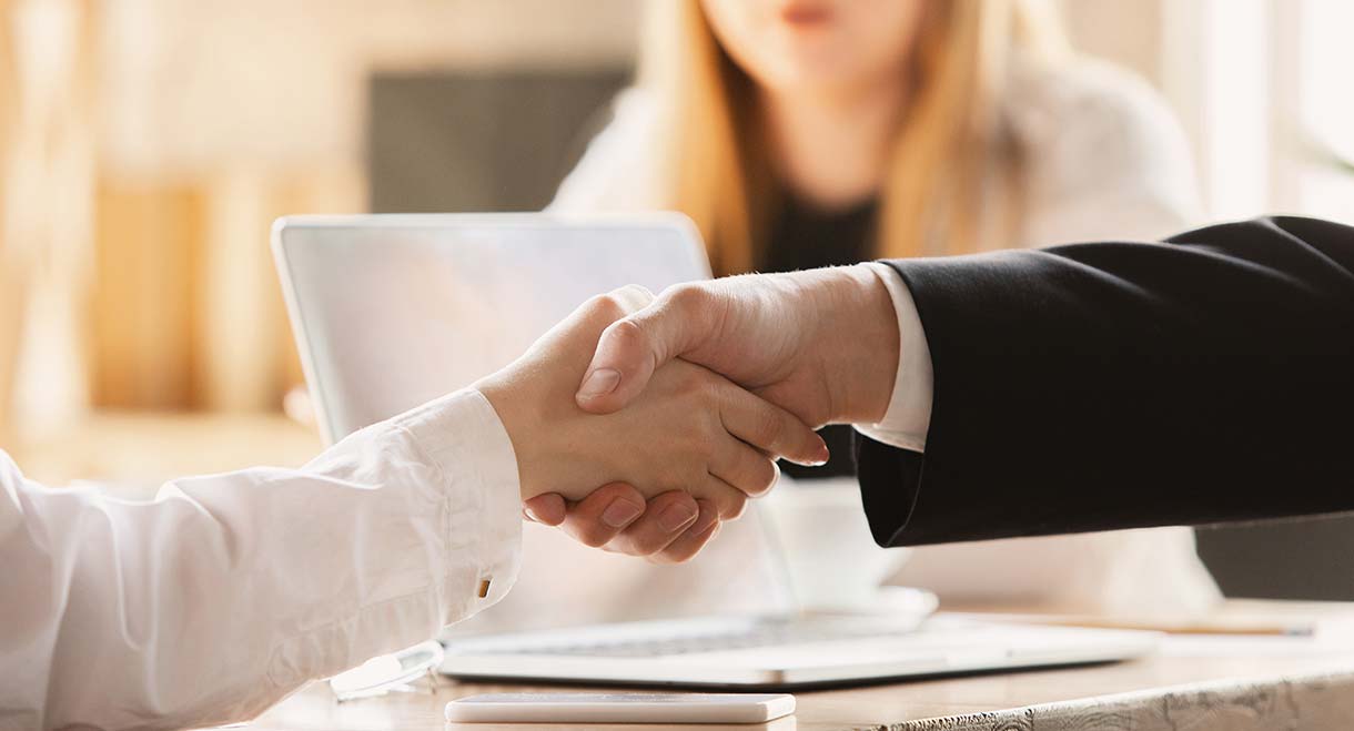 7 Reasons To Hire an Offshore Team When Trying To Close A Big Client